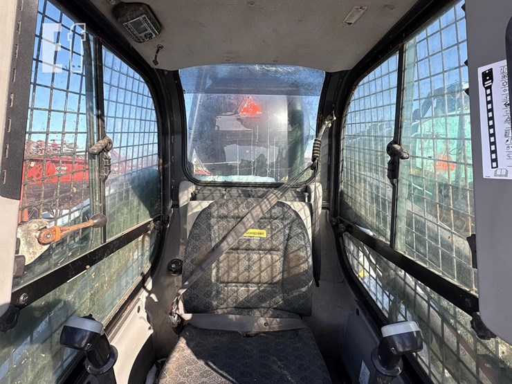 2016-new-holland-l218-image-14