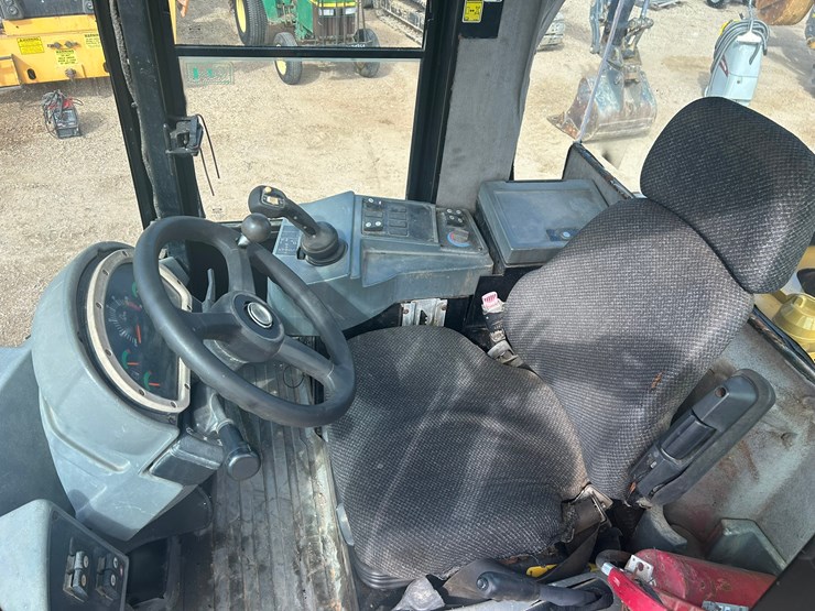 2012-caterpillar-938h-image-8