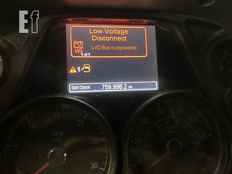 2015-peterbilt-579-image-16