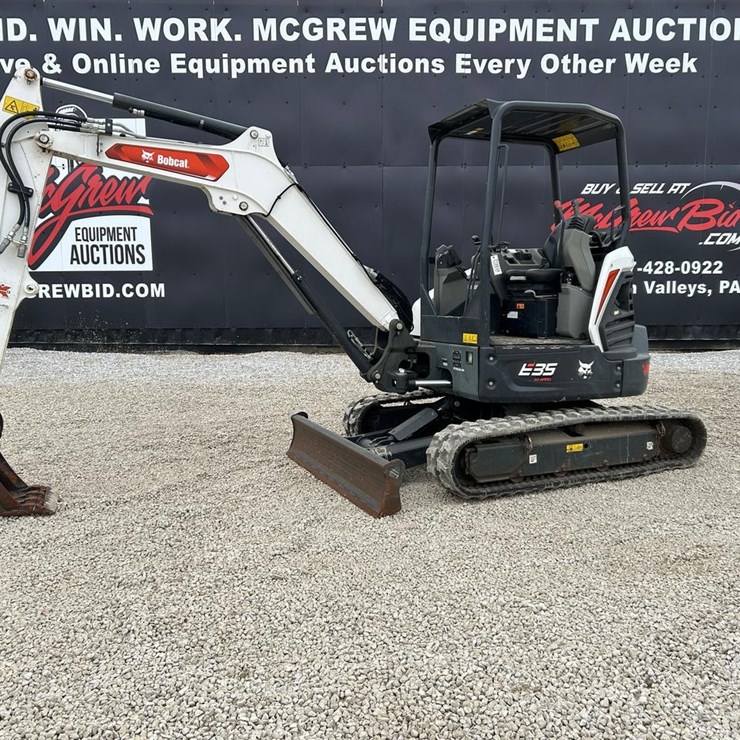2023 BOBCAT E35