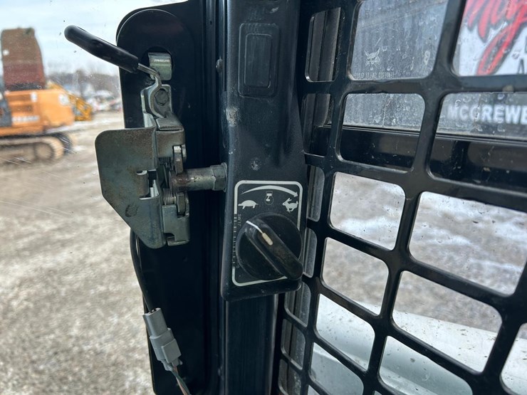 2022-bobcat-t870-image-28