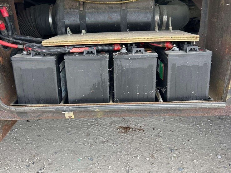 2005-freightliner-tropi-cal-t396-39ft.-class-a-motorhome-image-48