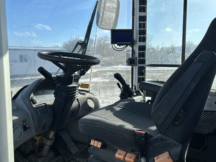 2012-volvo-l70g-image-50