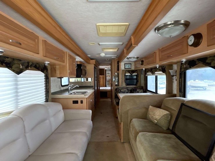 2005-freightliner-tropi-cal-t396-39ft.-class-a-motorhome-image-41