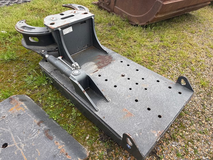 komatsu-pc138-image-10