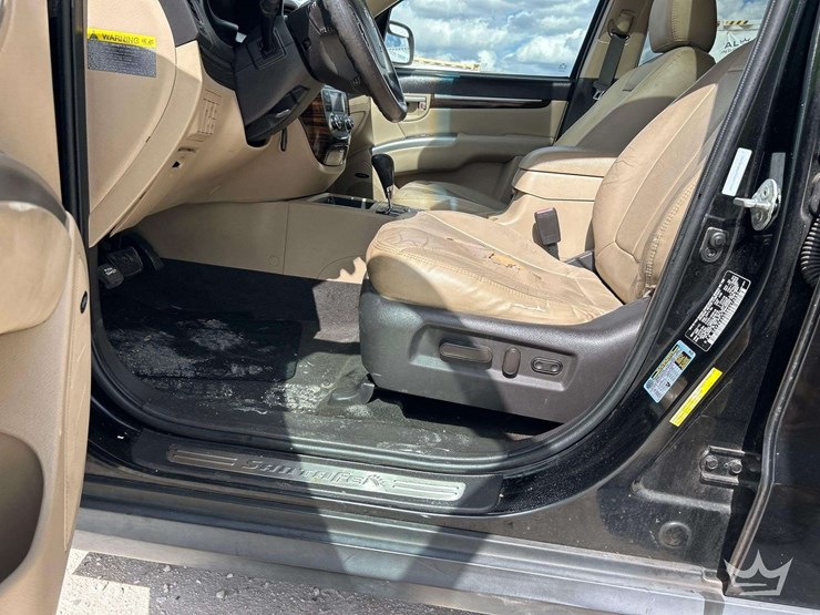 2011-hyundai-santa-fe-image-13