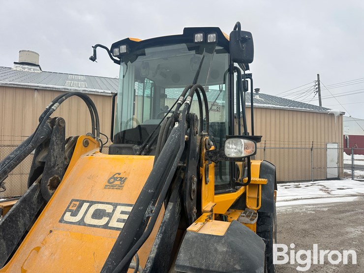 2020-jcb-411-image-17