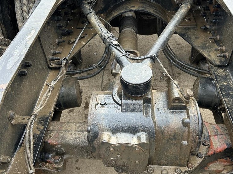 2017-mack-granite-gu713-image-71