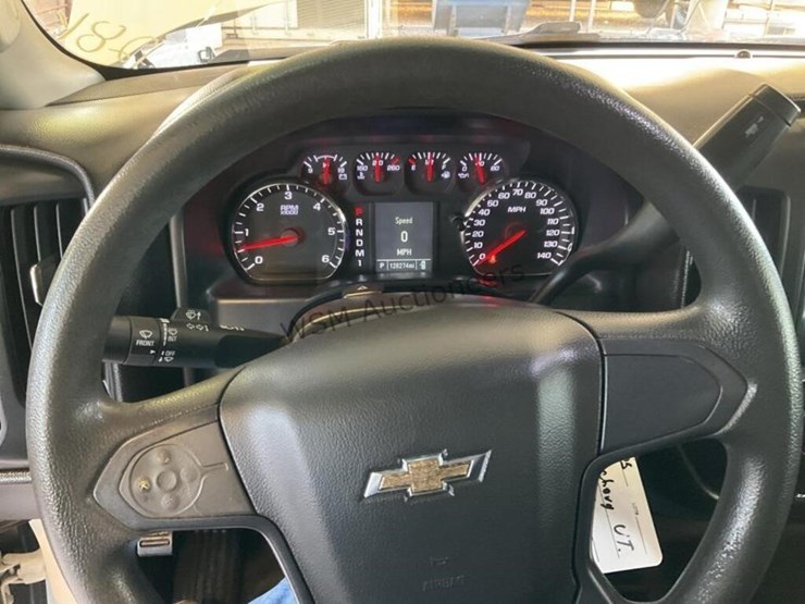 2016-chevrolet-silverado-2500-image-16