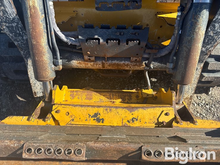 2022-deere-333g-image-13