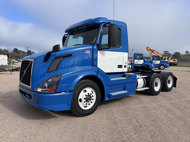 #210-•-2015-volvo-image-1