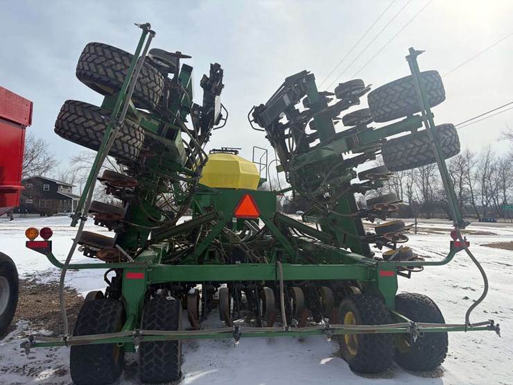 john-deere-1850-image-16