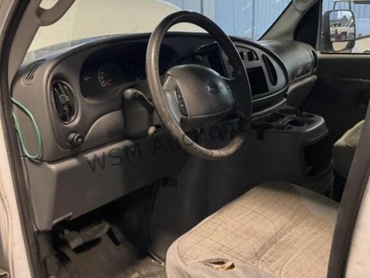 2003-ford-cargo-image-24