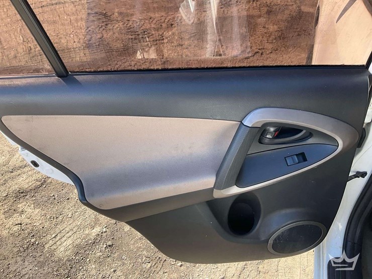 2008-toyota-rav4-image-24