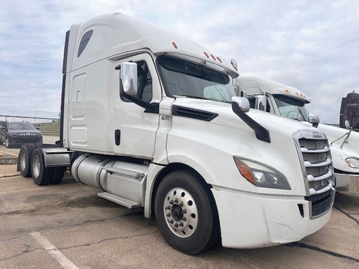 2018-freightliner-cascadia-126-image-1