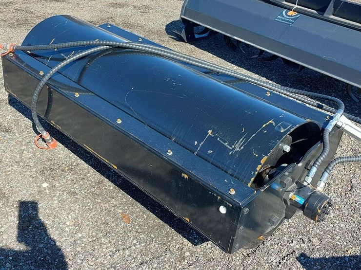 giyi-skid-steer-vibrating-roller-image-1