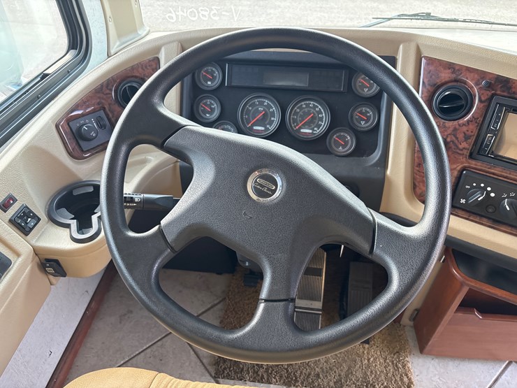 #1339-•-2011-fleetwood-36j-discovery-rv-/-motorhome-image-13