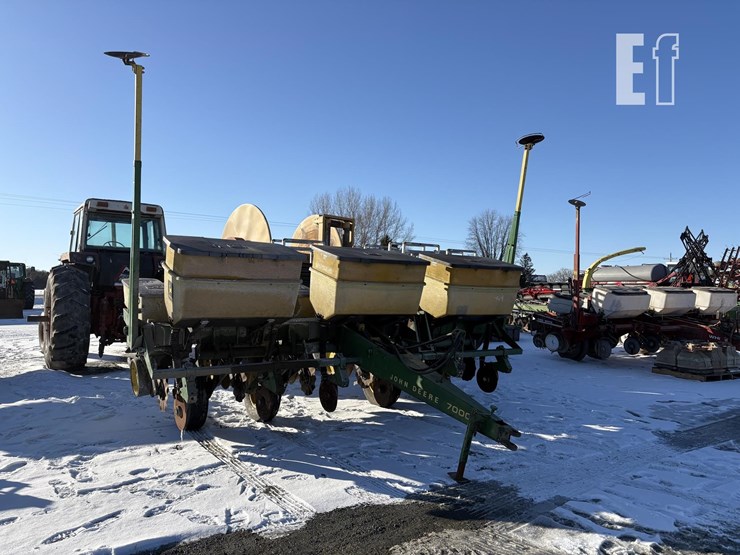 john-deere-7000-image-1