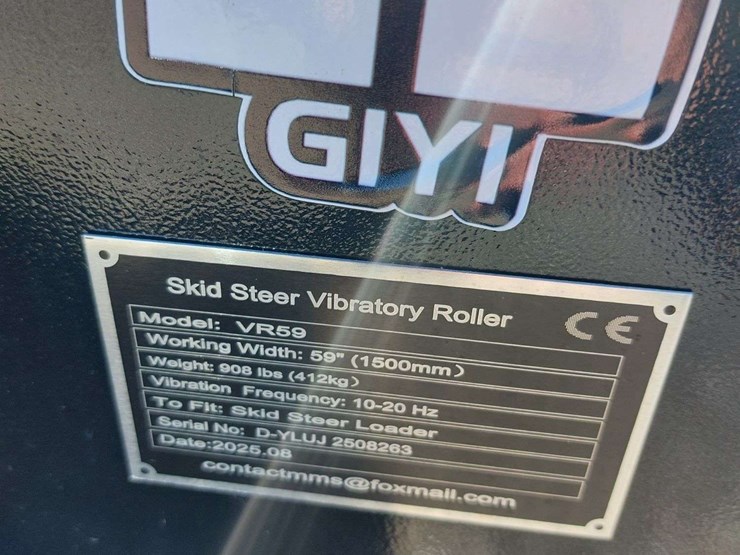 giyi-skid-steer-vibrating-roller-image-7