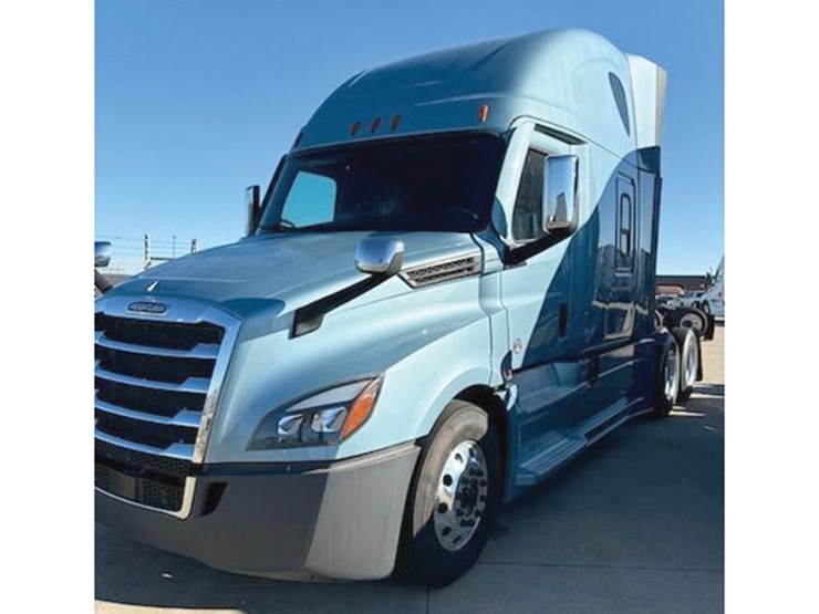2022-freightliner-cascadia-126-image-2