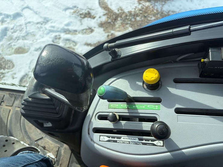 2013-new-holland-boomer-3050-image-19