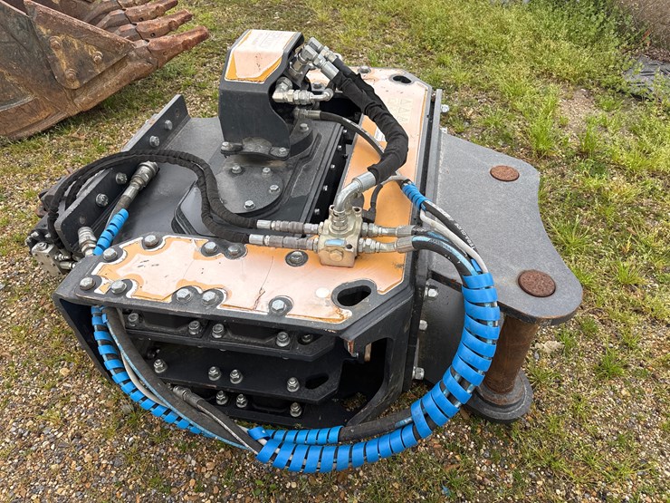 komatsu-pc138-image-2