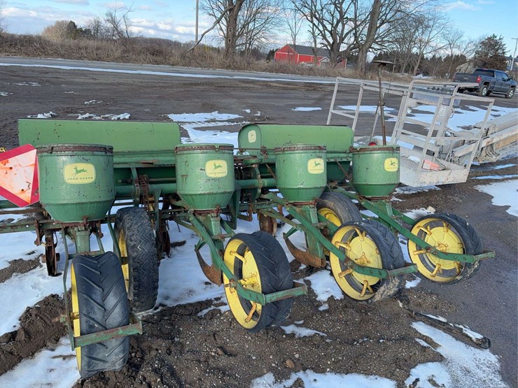 john-deere-4-row-planter-image-2