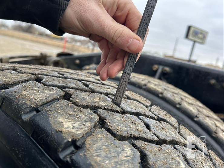 2017-mack-granite-gu713-image-65