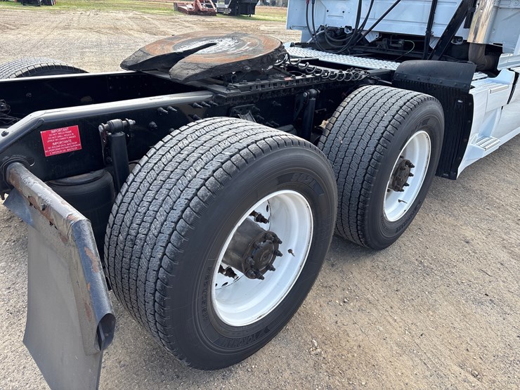 #228-•-2017-freightliner-image-7