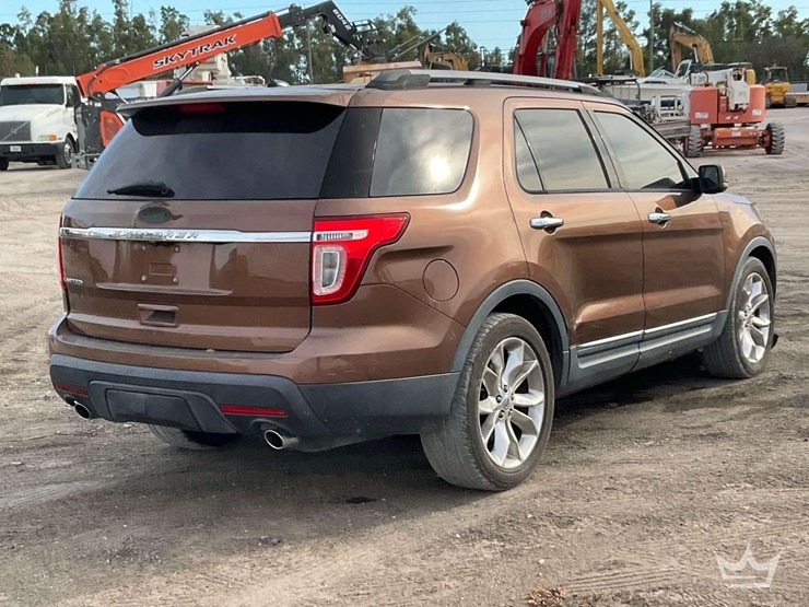 2011-ford-explorer-image-3