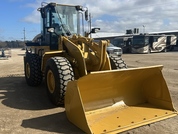 2012-caterpillar-938h-image-3