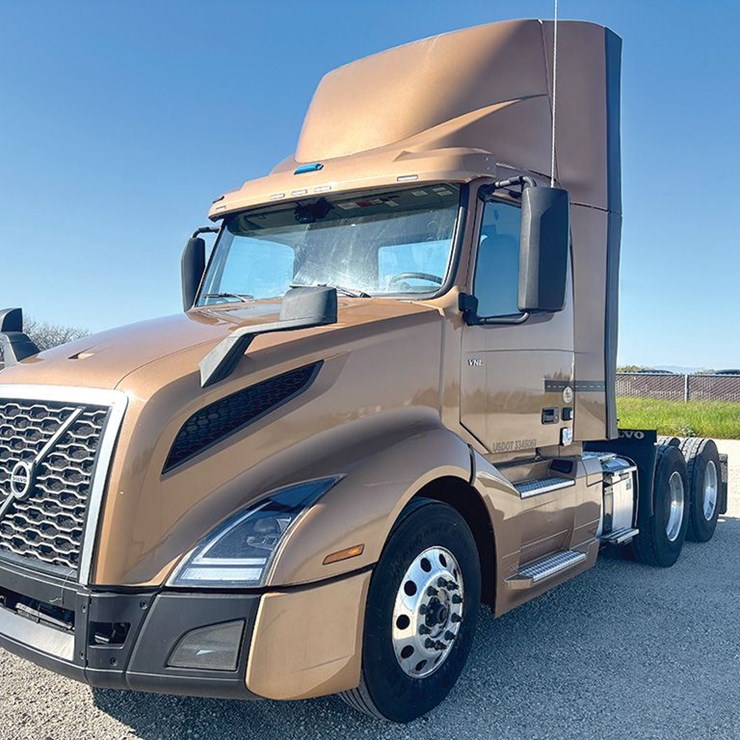 2023 VOLVO VNL 300