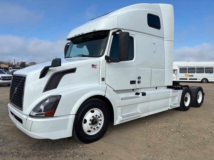 #228-•-2017-freightliner-image-1