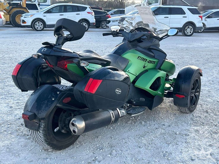 2012-can-am-spyder-motorcycle-image-3