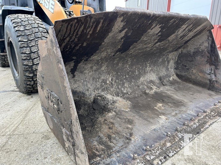 2019-case-721g-image-43