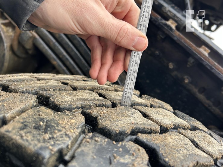 2017-mack-granite-gu713-image-63