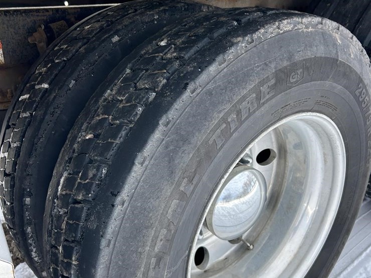 2006-freightliner-columbia-120-image-6