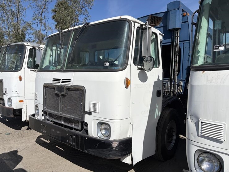 2010-autocar-xpeditor-image-1