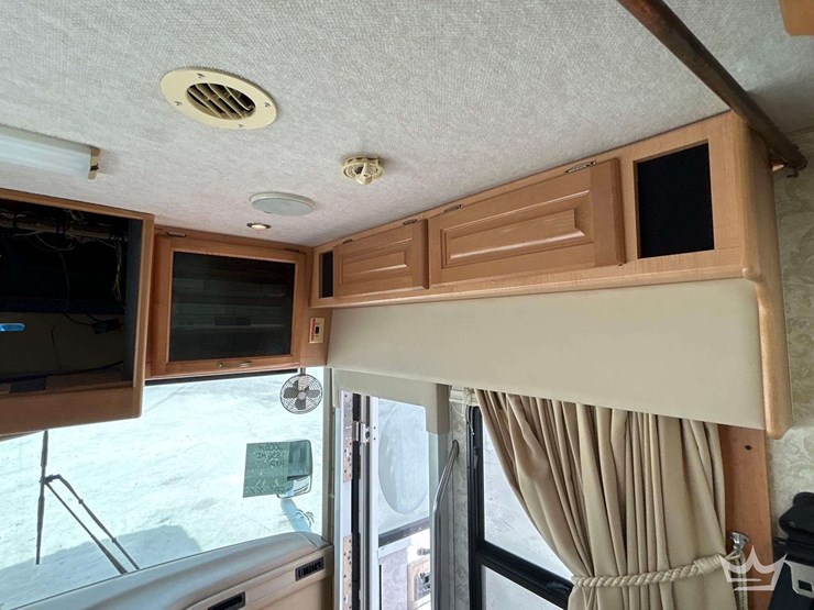 2005-freightliner-tropi-cal-t396-39ft.-class-a-motorhome-image-20