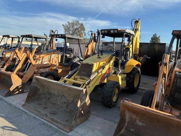 new-holland-b95-image-1