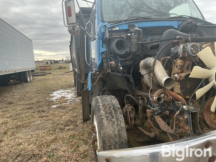 2003-sterling-lt9500-image-10