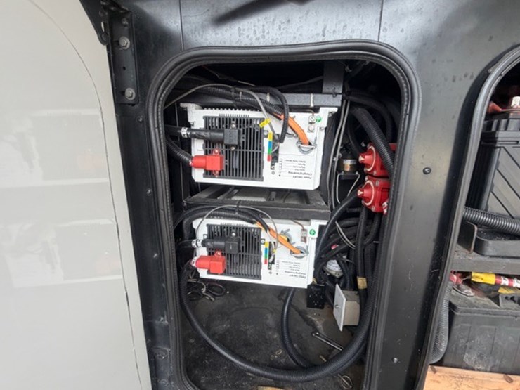 #1339-•-2011-fleetwood-36j-discovery-rv-/-motorhome-image-51