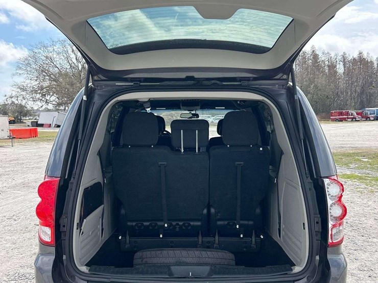 2016-dodge-grand-caravan-image-21