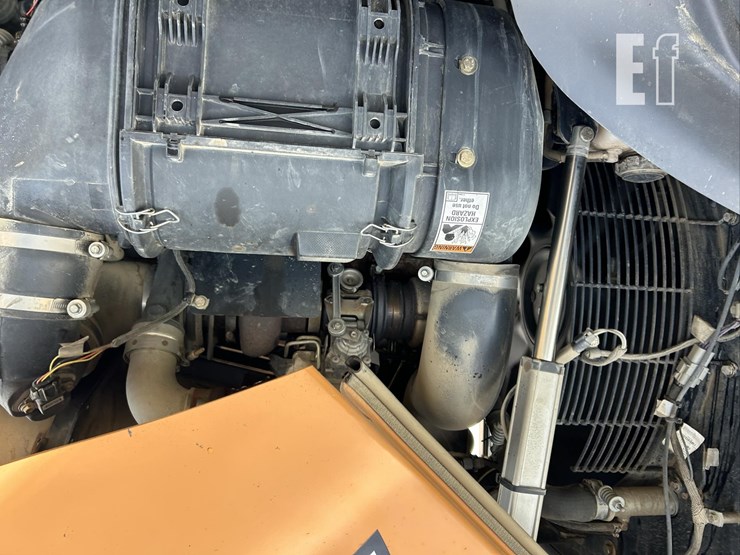 2019-case-721g-image-21