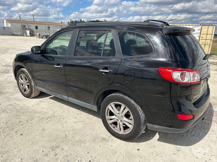 2011-hyundai-santa-fe-image-4