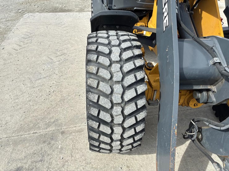 2021-deere-204l-image-43