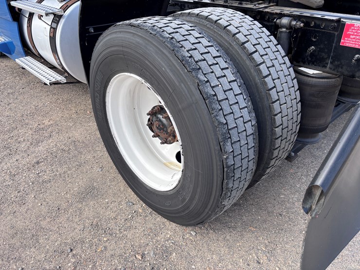 #223-•-2014-volvo-image-6