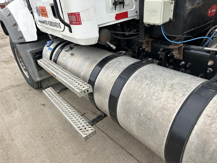 2019-mack-granite-64ft-image-7