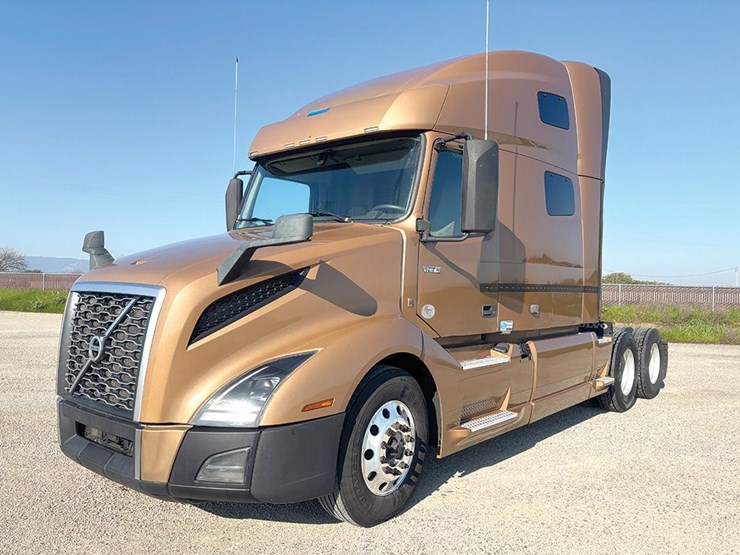 2022-volvo-vnl-760-image-1