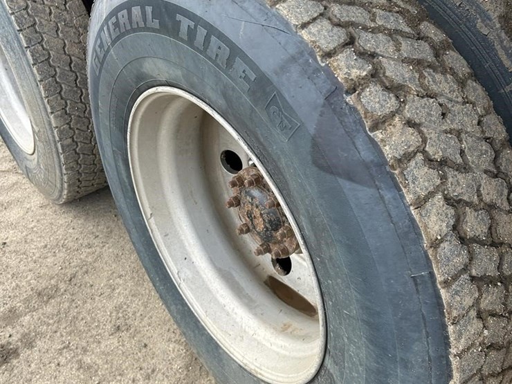 2007-freightliner-columbia-120-image-13